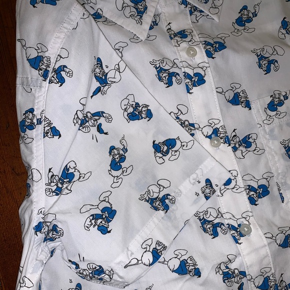 DISNEY Donald Duck S/S Button Front Down Shirt - Picture 2 of 4